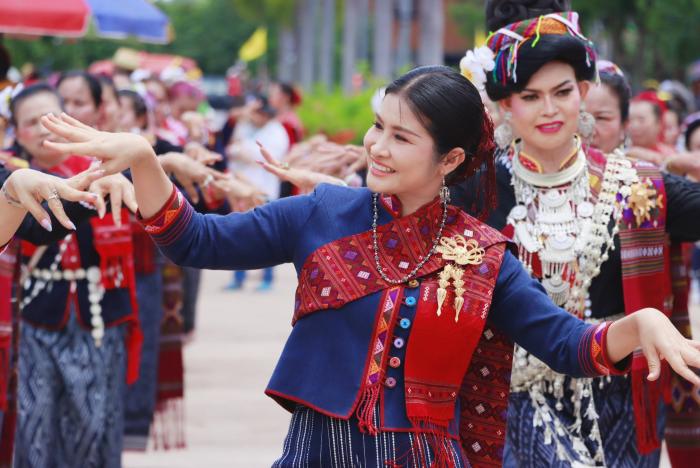 (วันที่ ๑๖ พฤษภาคม ๒๕๖๙)  นำโดย นางสาววิภาวี บุญเรือง นายกเทศมนตรีตำบลกุดสิม พร้อมด้วยคณะผู้บริหาร,สมาชิกสภาฯ,ปลัดเทศบาล,หัวหน้าสำนักปลัด,ผู้อำนวยการทุกกองและพนักงานเทศบาลตำบลกุดสิม พร้อมด้วยประชาชนในเขตเทศบาลตำบลกุดสิม ได้ร่วมขบวนแห่ ประเพณีบุญบั้งไฟตะไล